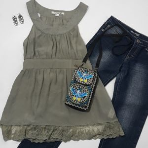 ❤ ❤️❤️ 4 for $20     Sleeveless top with lace